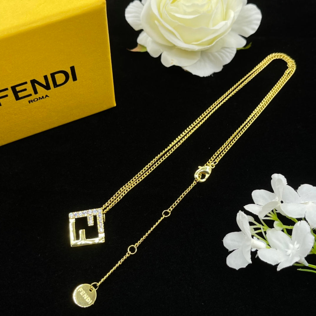 14F975XDE Stylish Necklaces