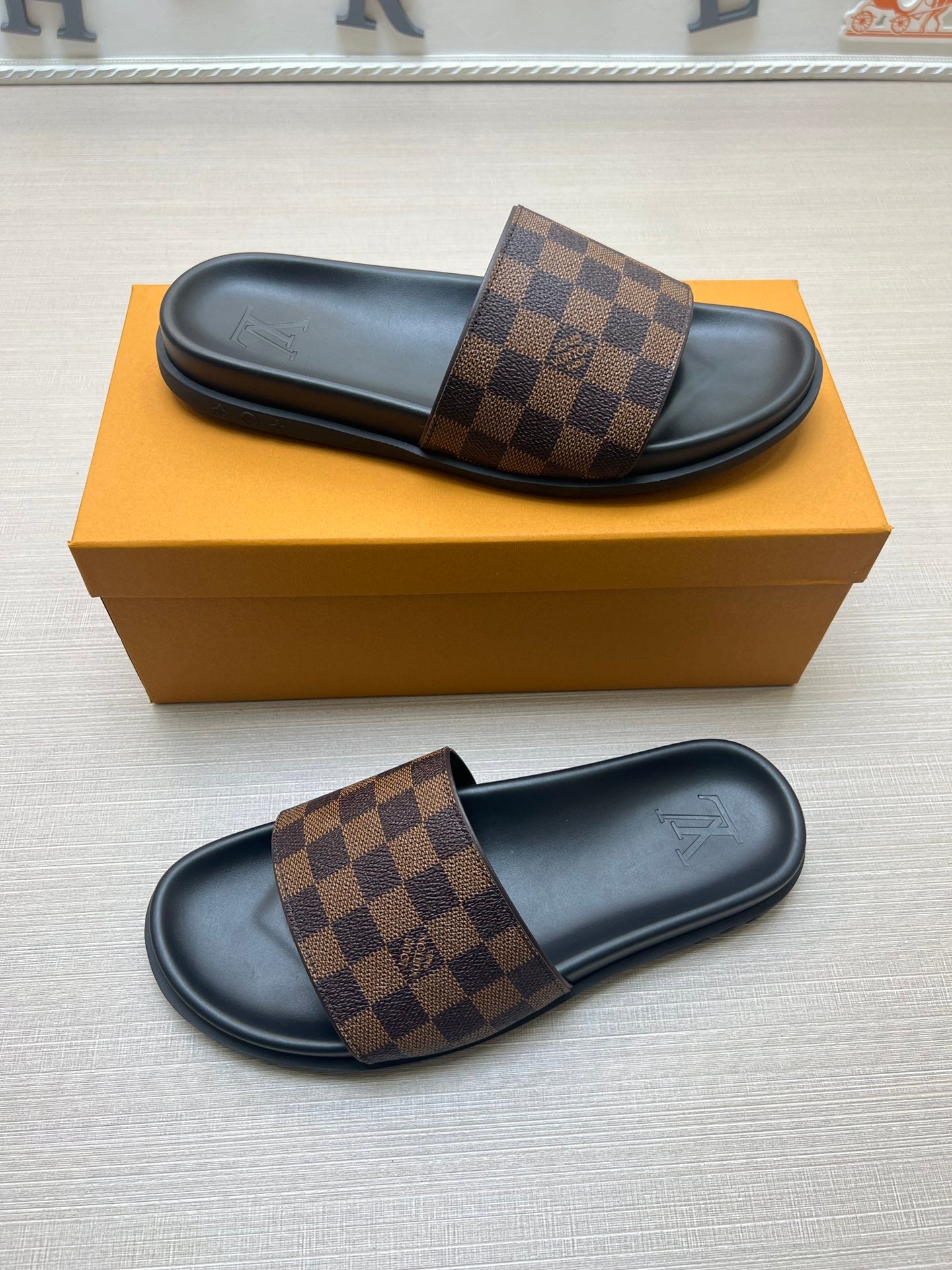 54E60ZDE Stylish slippers