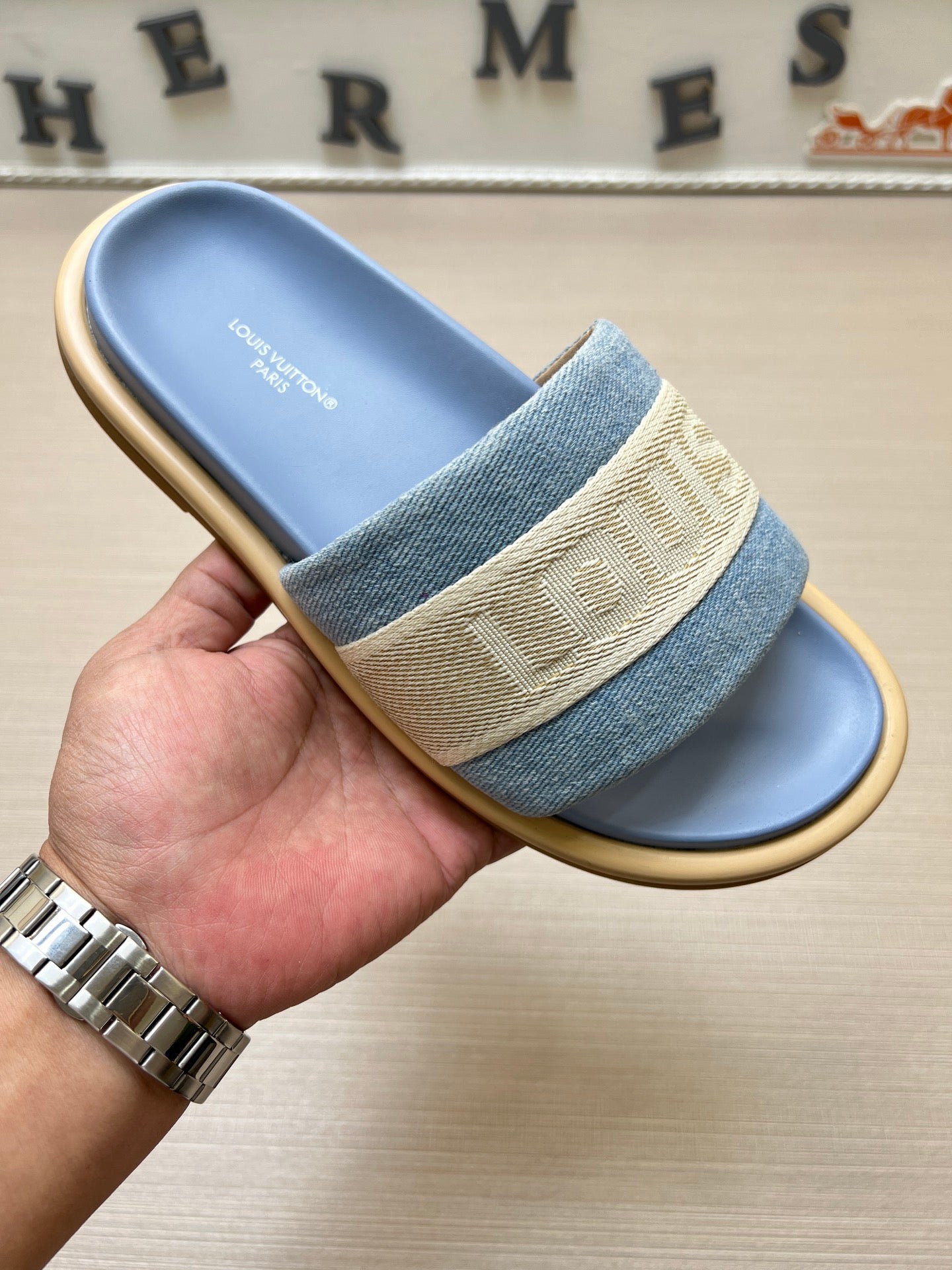 535ZE300ZDE Stylish Slippers