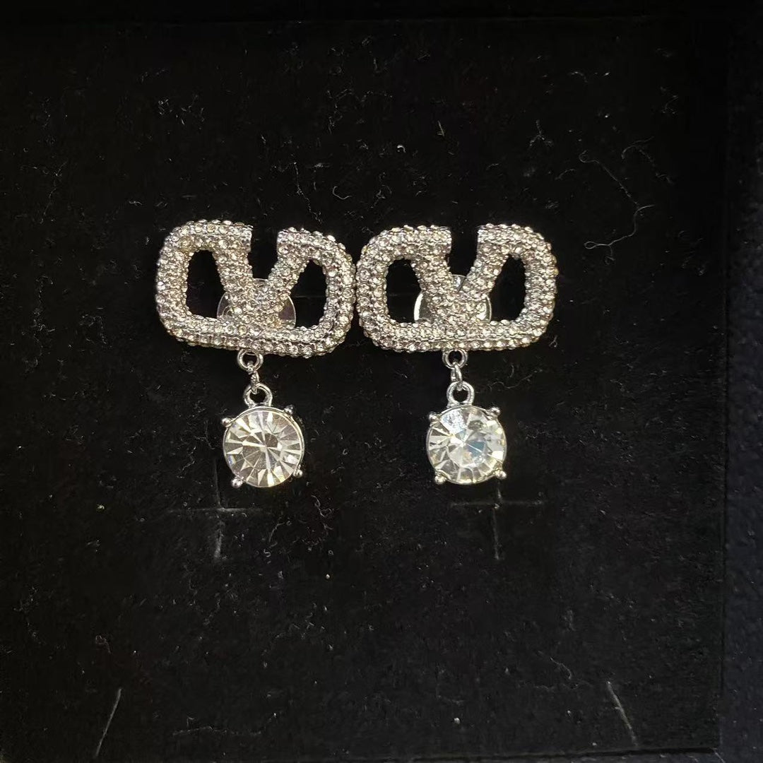 14VL700EDE Stylish Earrings
