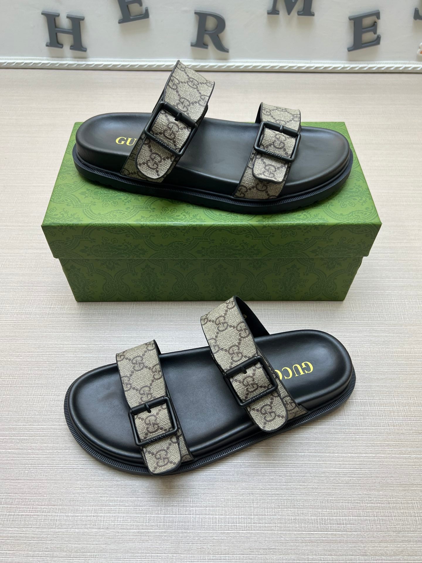 54B90ZDE Stylish slippers