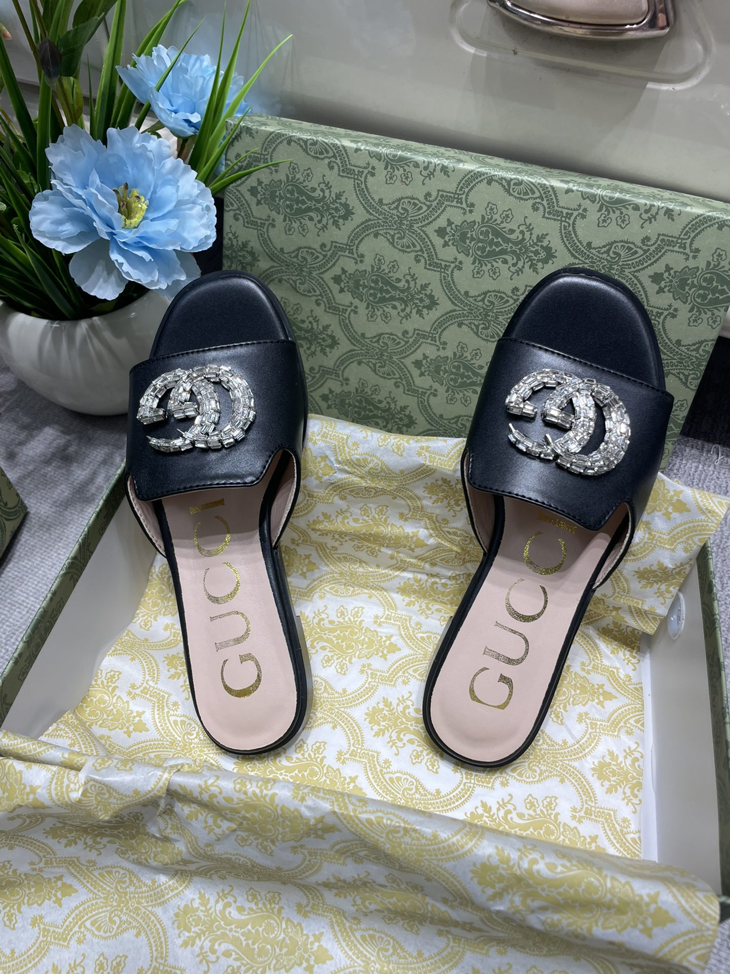 14B30ZDE Stylish slippers