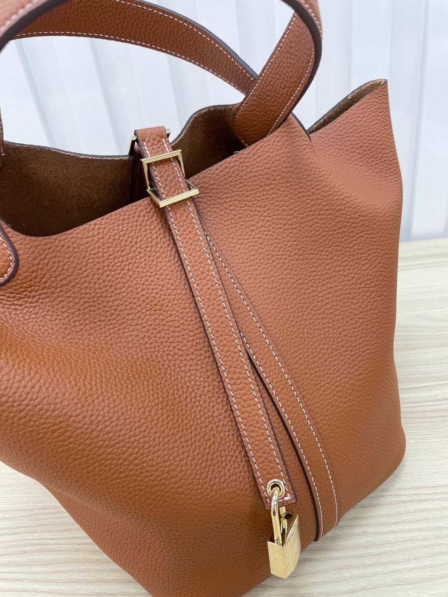 15RH6BDE Stylish leather bag