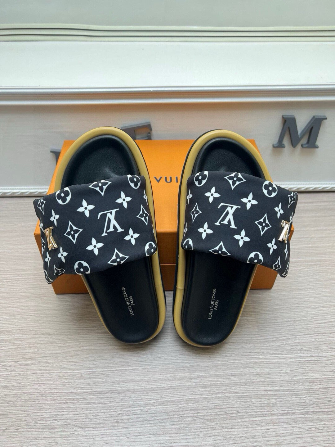 5QE10ZDE Stylish Slippers