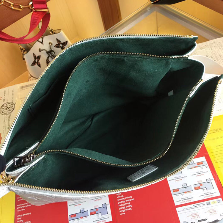 2E42BDE Stylish leather bag