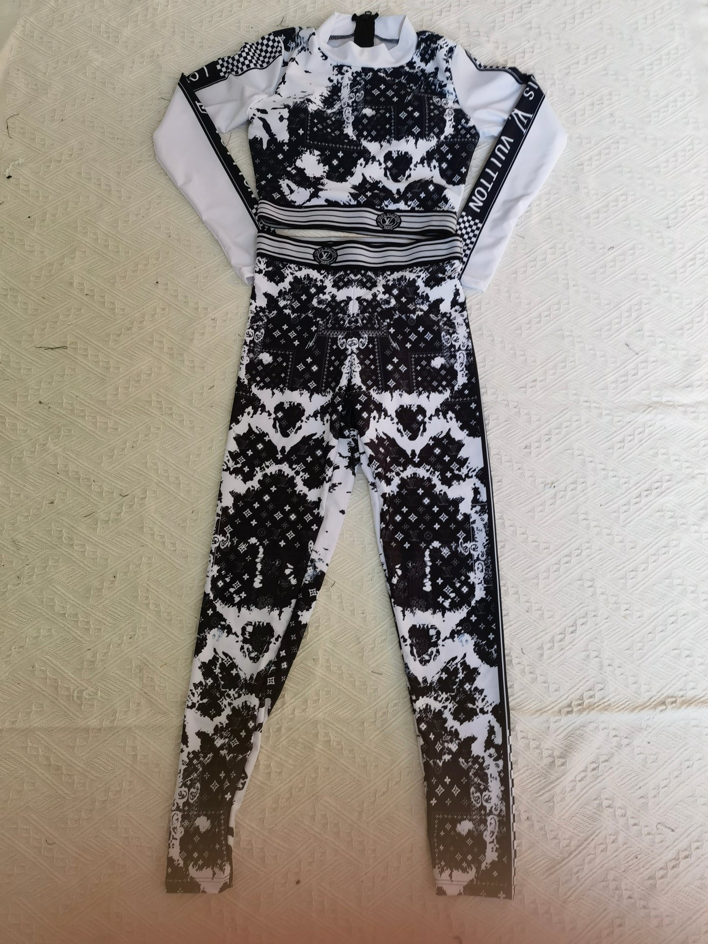 14E39YDE Stylish Long sleeve swimsuit