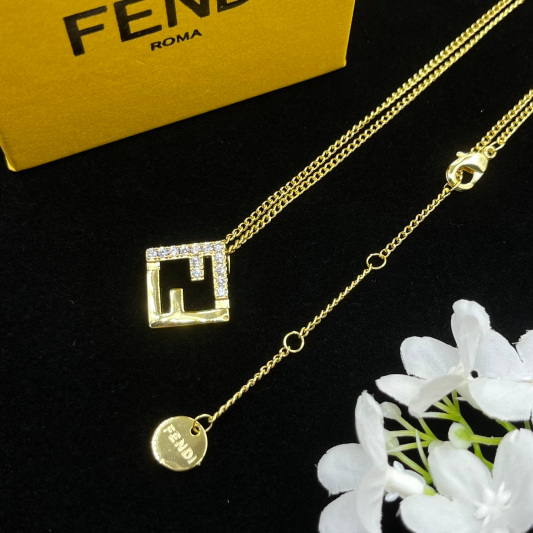 14F975XDE Stylish Necklaces