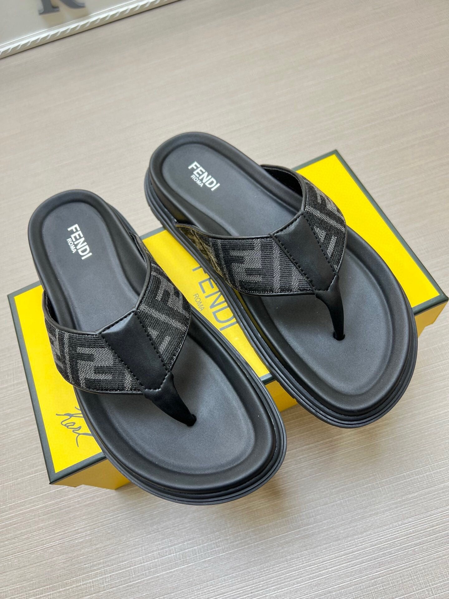 5LF222ZDE Stylish Slippers