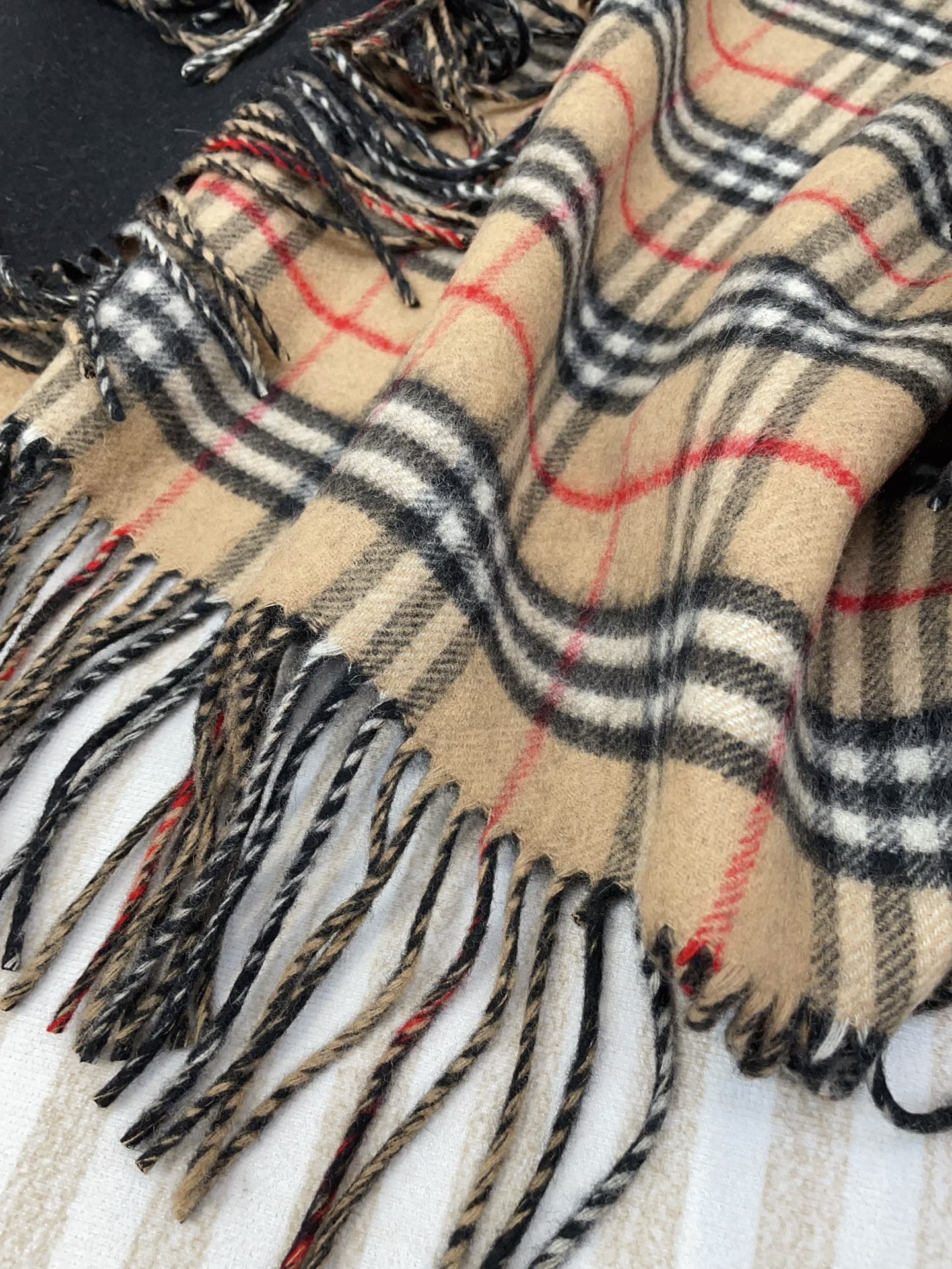 185ZR49WDE Stylish cape