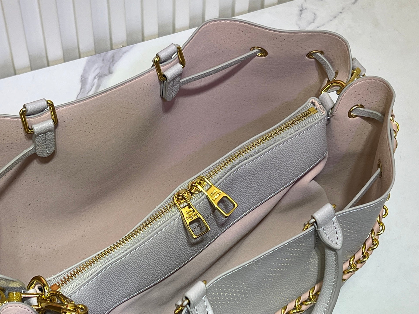 15XE13BDE Stylish leather bag)