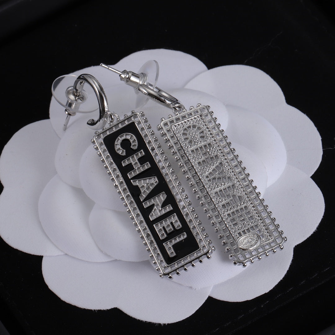 1YC420EDE Stylish Earrings