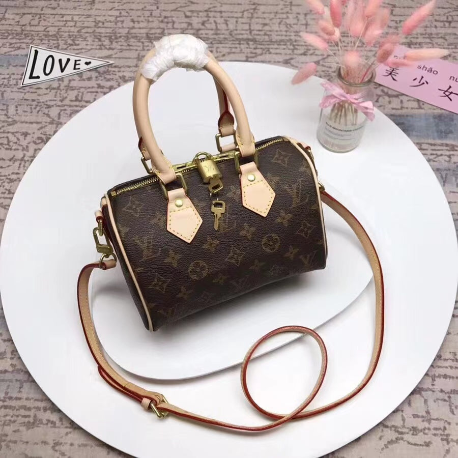 9E1BDE Stylish leather bag