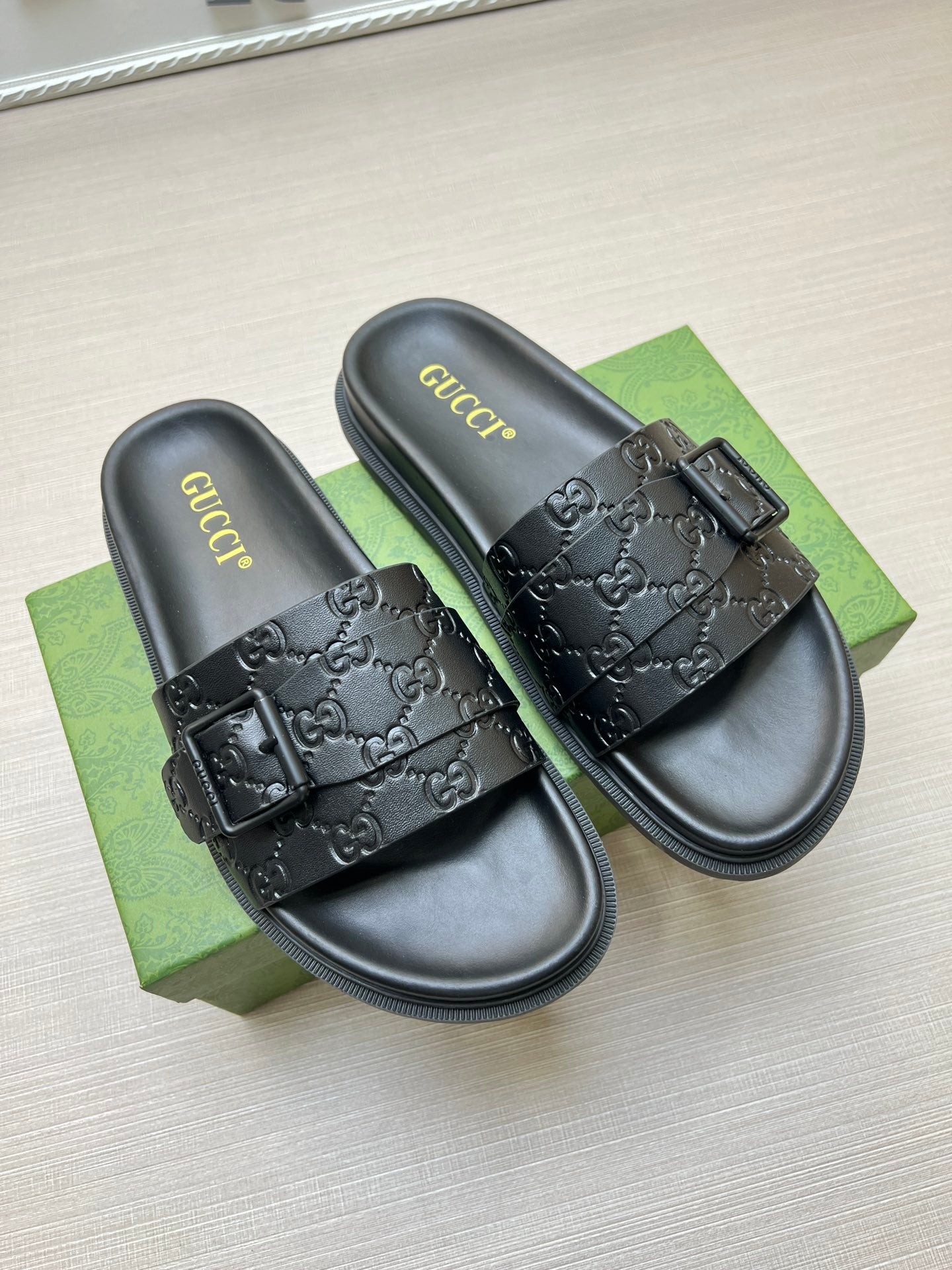 54B91ZDE Stylish slippers