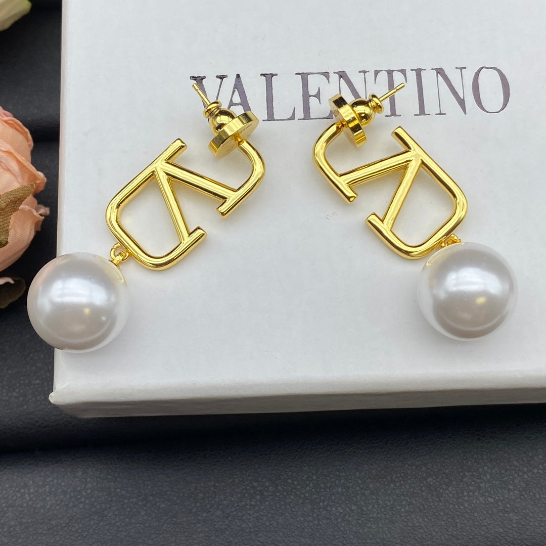 14VL712EDE Stylish Earrings