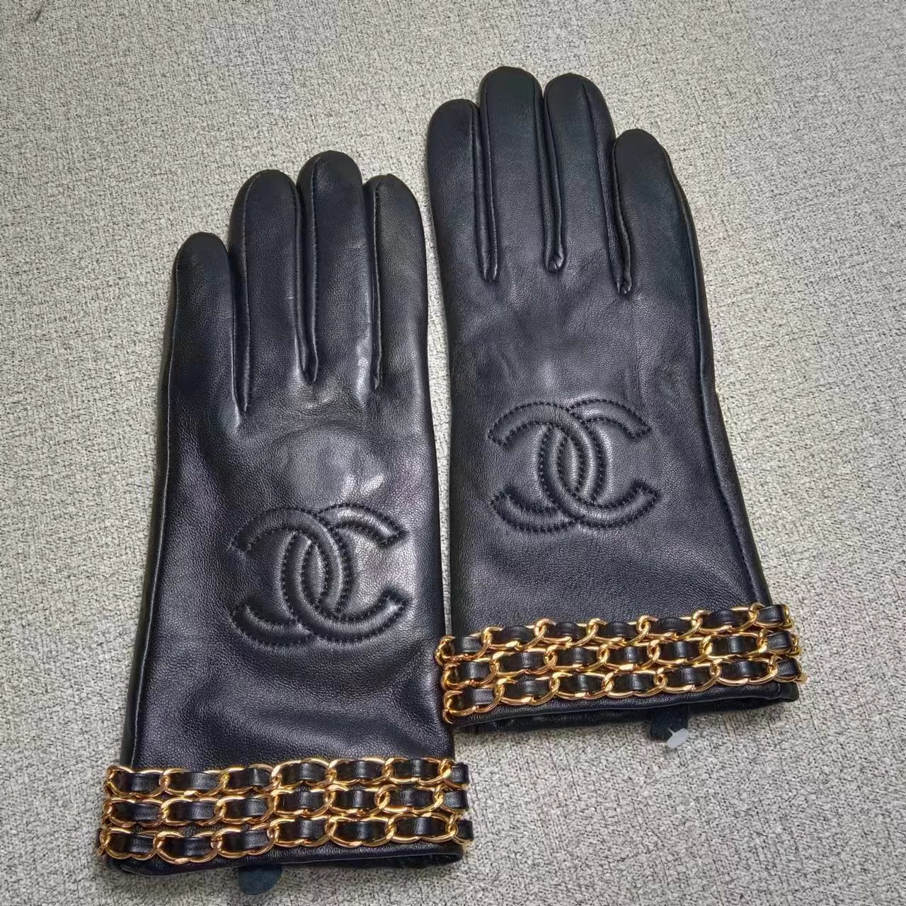 24C93SDE Stylish gloves