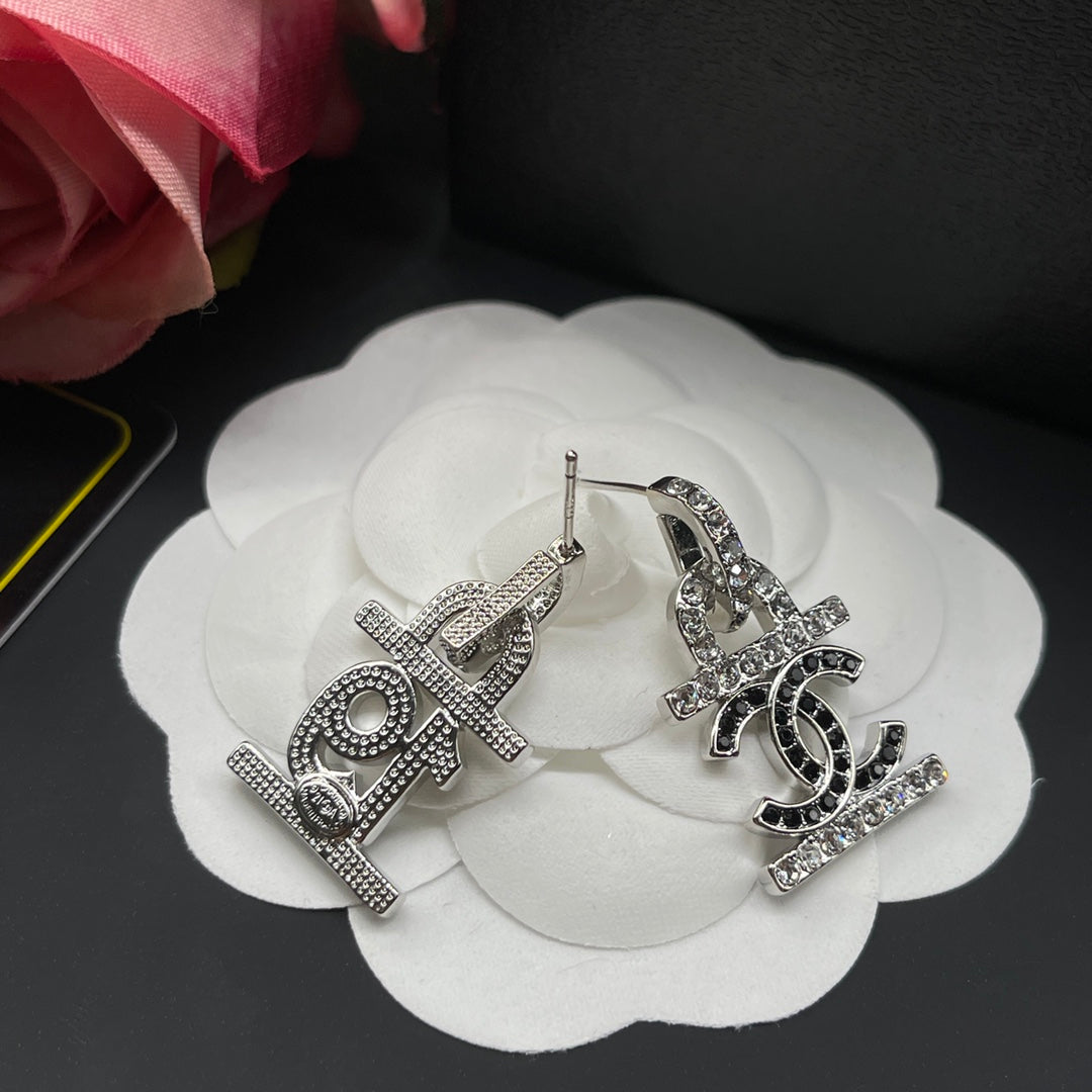 14C898EDE Stylish Earrings