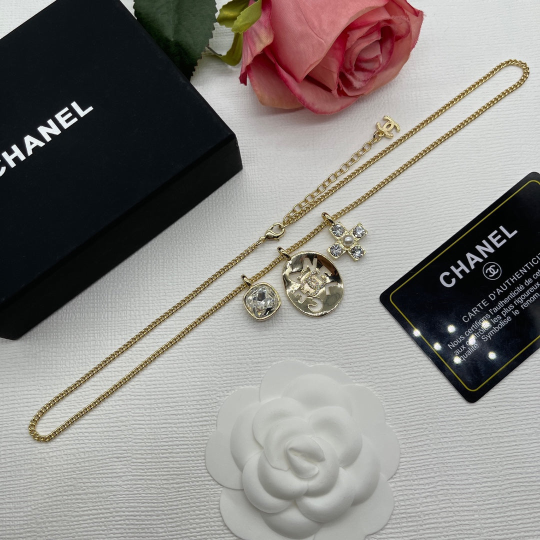 14C916DE Stylish Necklaces