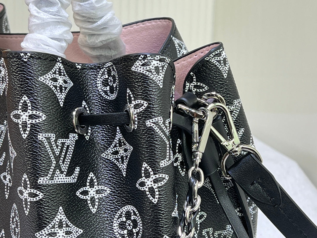 15XE13BDE Stylish leather bag)