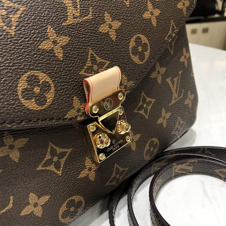 1E65BDE Stylish leather bag