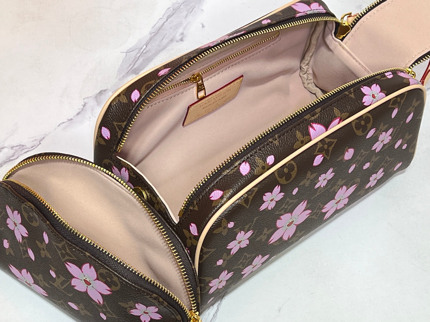 165NE108BDE Stylish leather bag