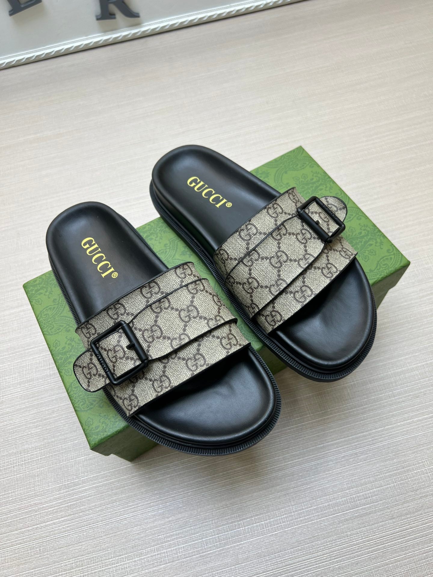54B90ZDE Stylish slippers