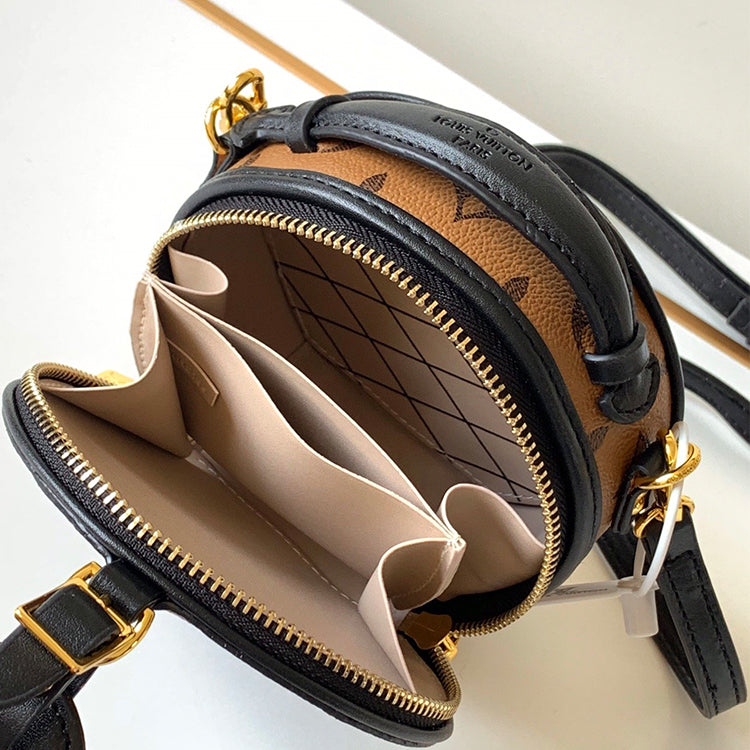 1E16BDE Stylish leather bag