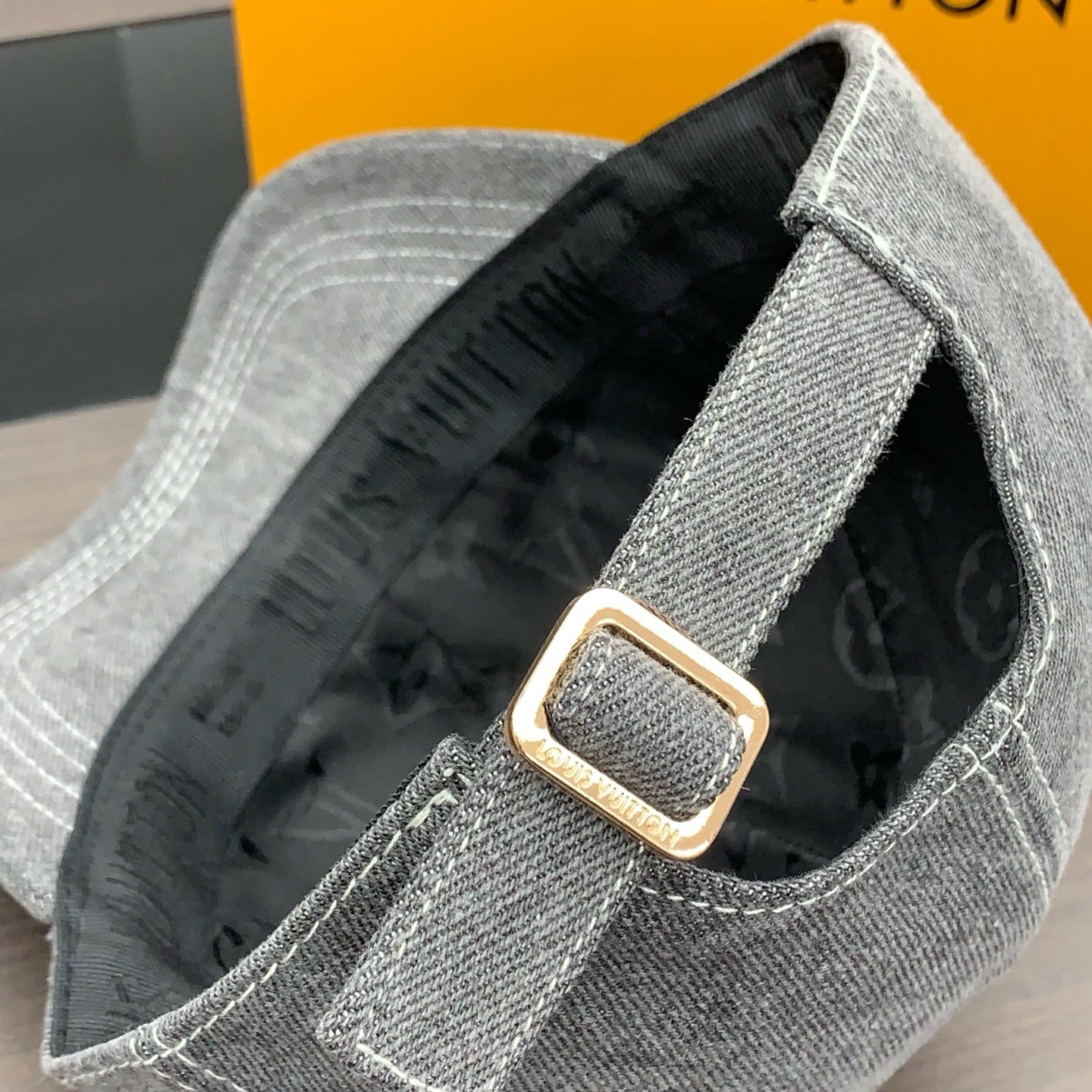 125ZE518MDE Stylish hats