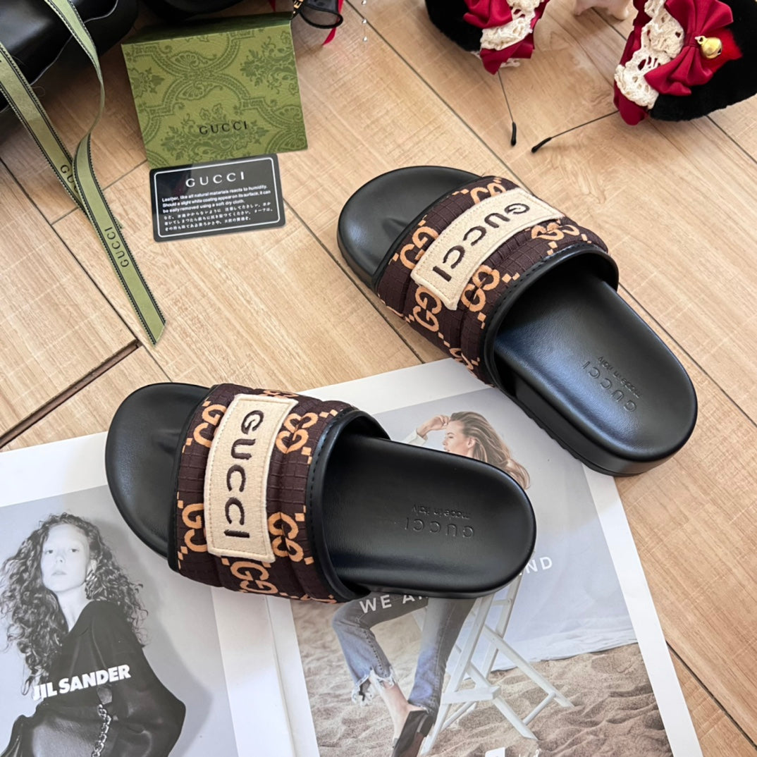 14B84ZDE Stylish Slippers
