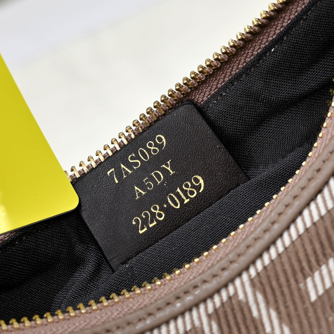 15RF8BDE Stylish leather bag