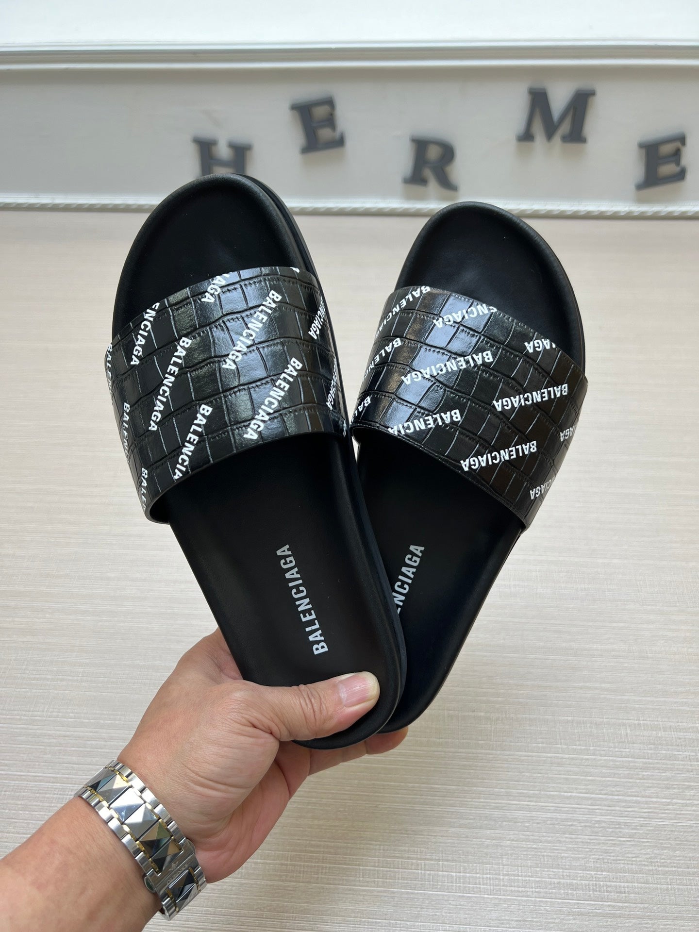 54J99ZDE Stylish slippers
