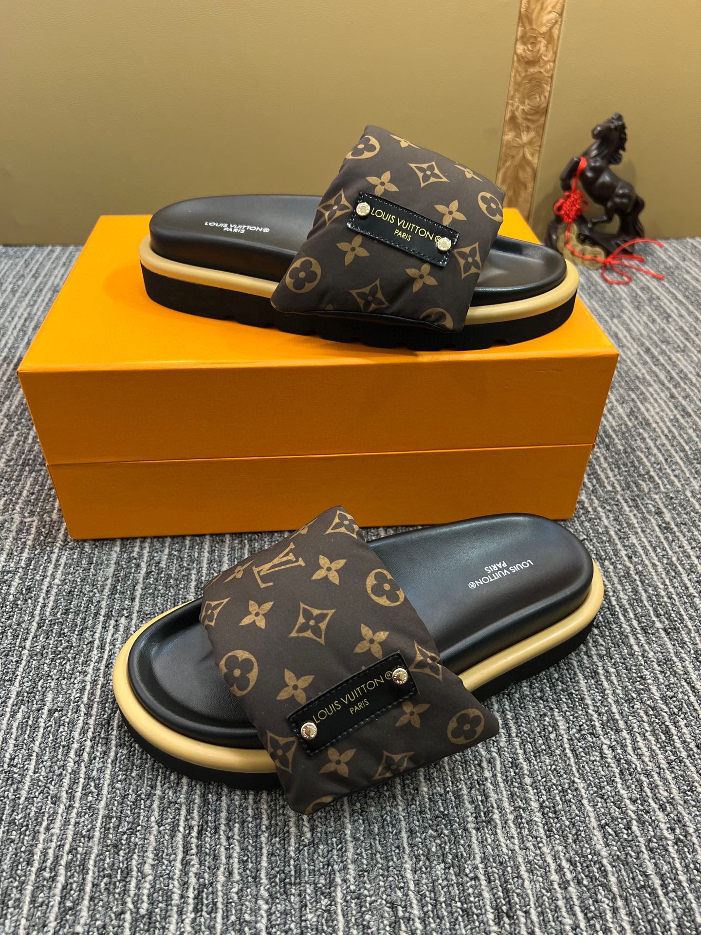 5XE118ZDE Stylish leather quality Slippers