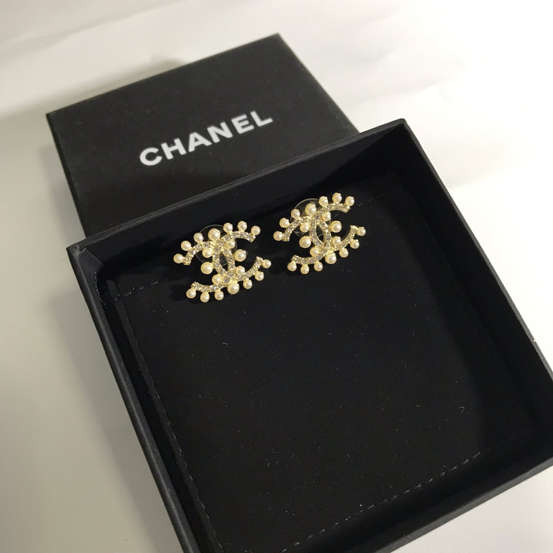 14C800EDE Stylish Earrings
