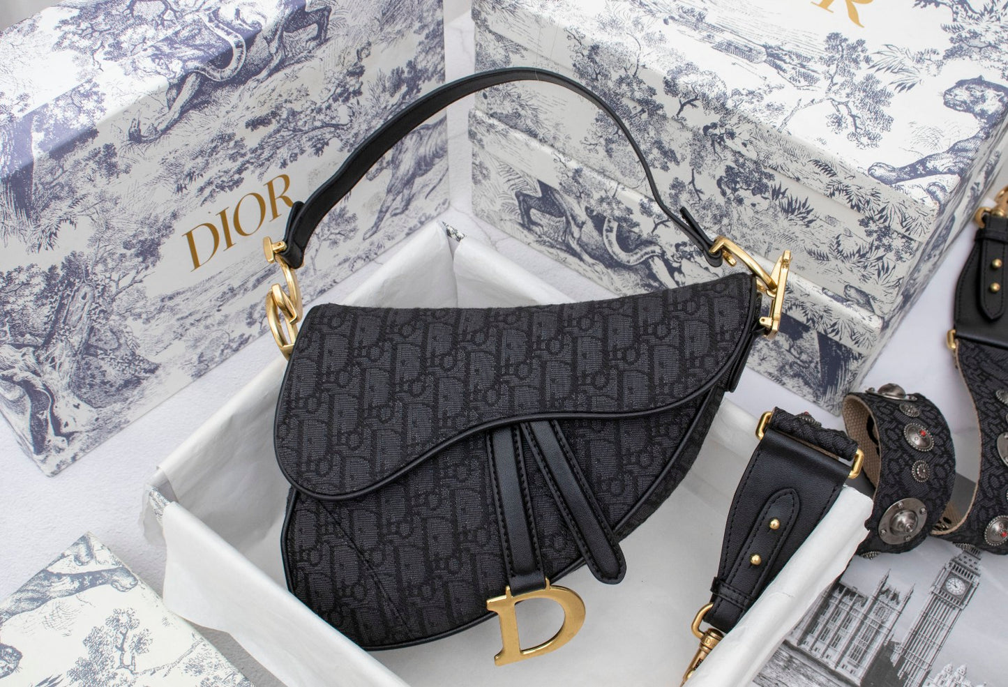 5D12BDE Stylish leather bag