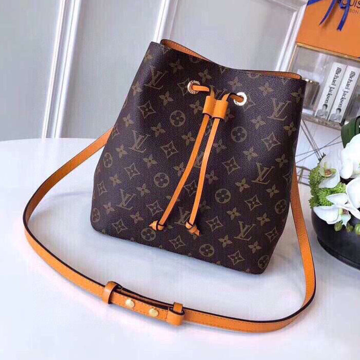 3E81BDE Stylish leather bag
