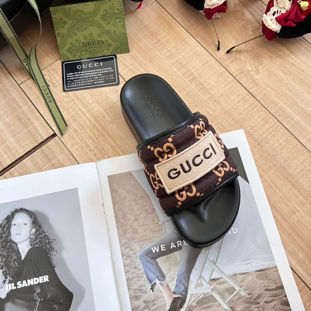 14B84ZDE Stylish Slippers