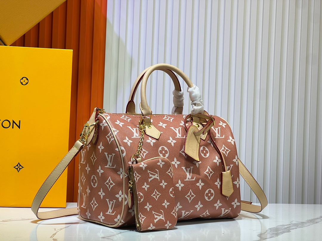 155XE16BDE Stylish leather bag