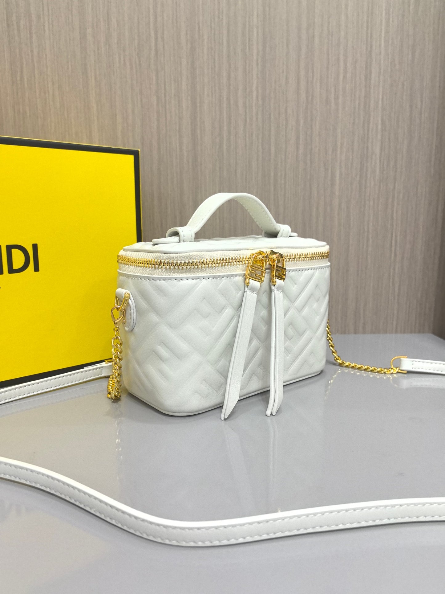 15RF59BDE Stylish leather bag