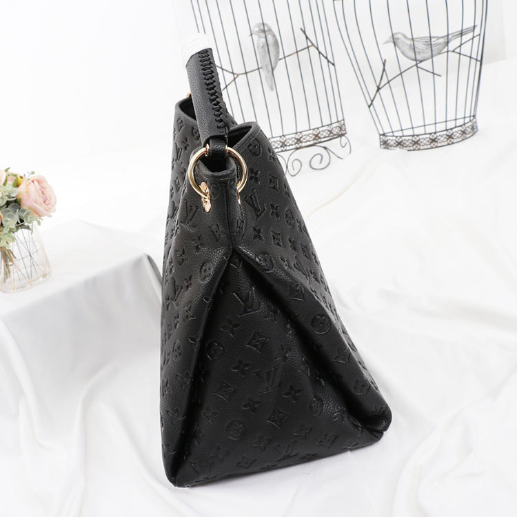 2E23BDE Stylish leather bag