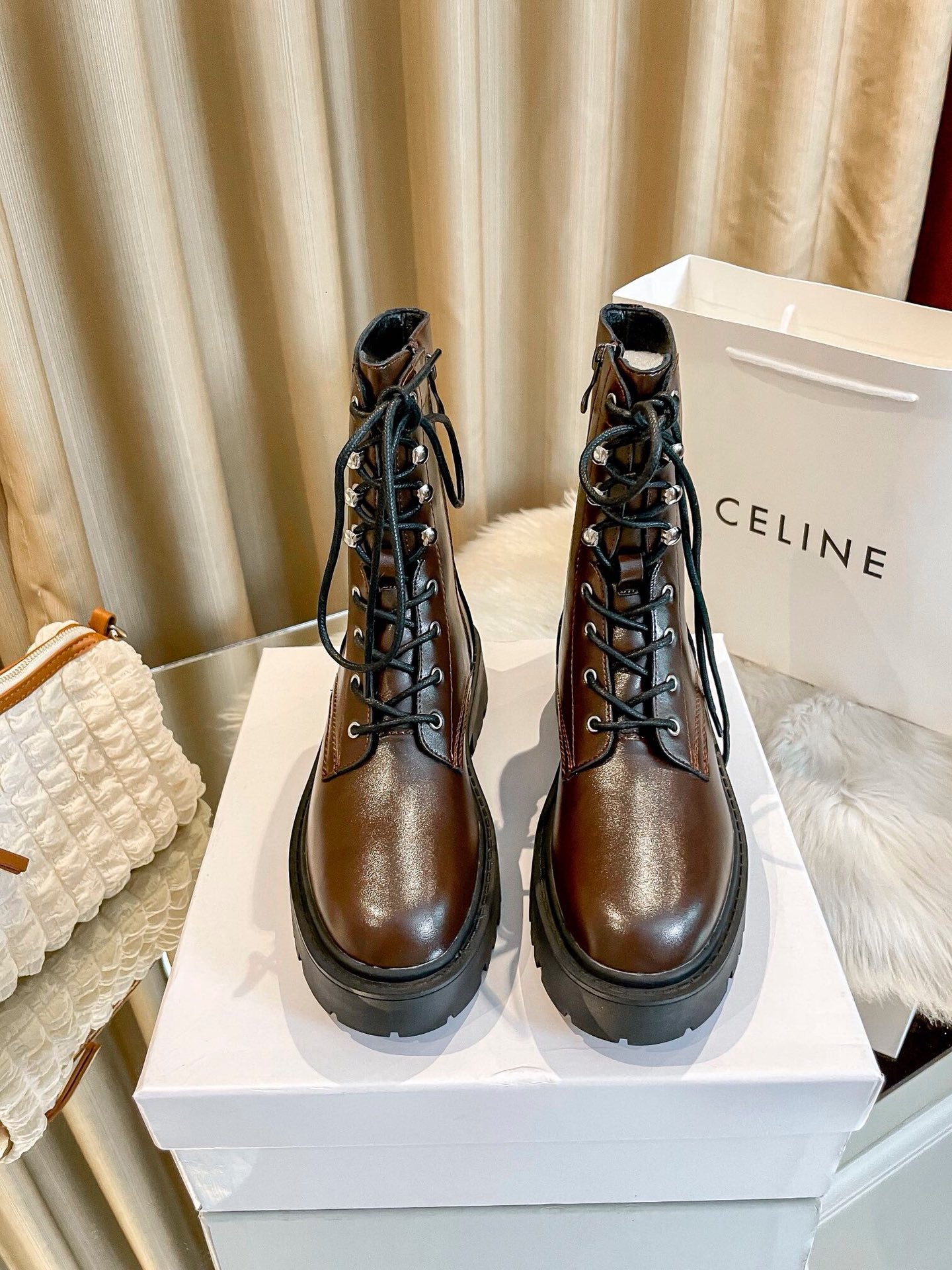 1JCL7ZDE Stylish leather boots
