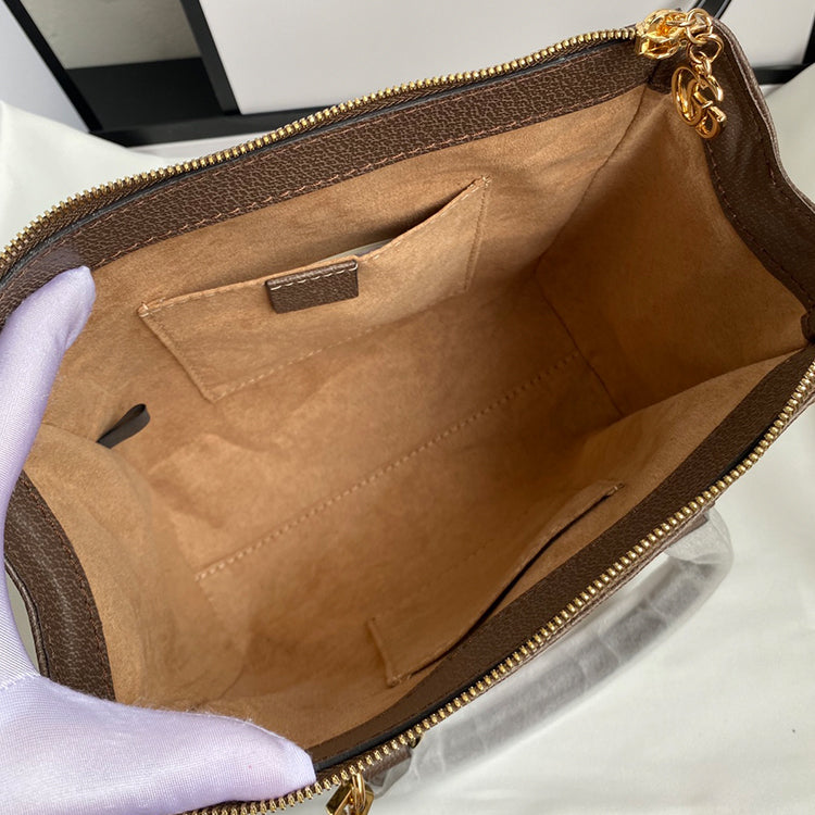 1B57BDE Stylish leather bag