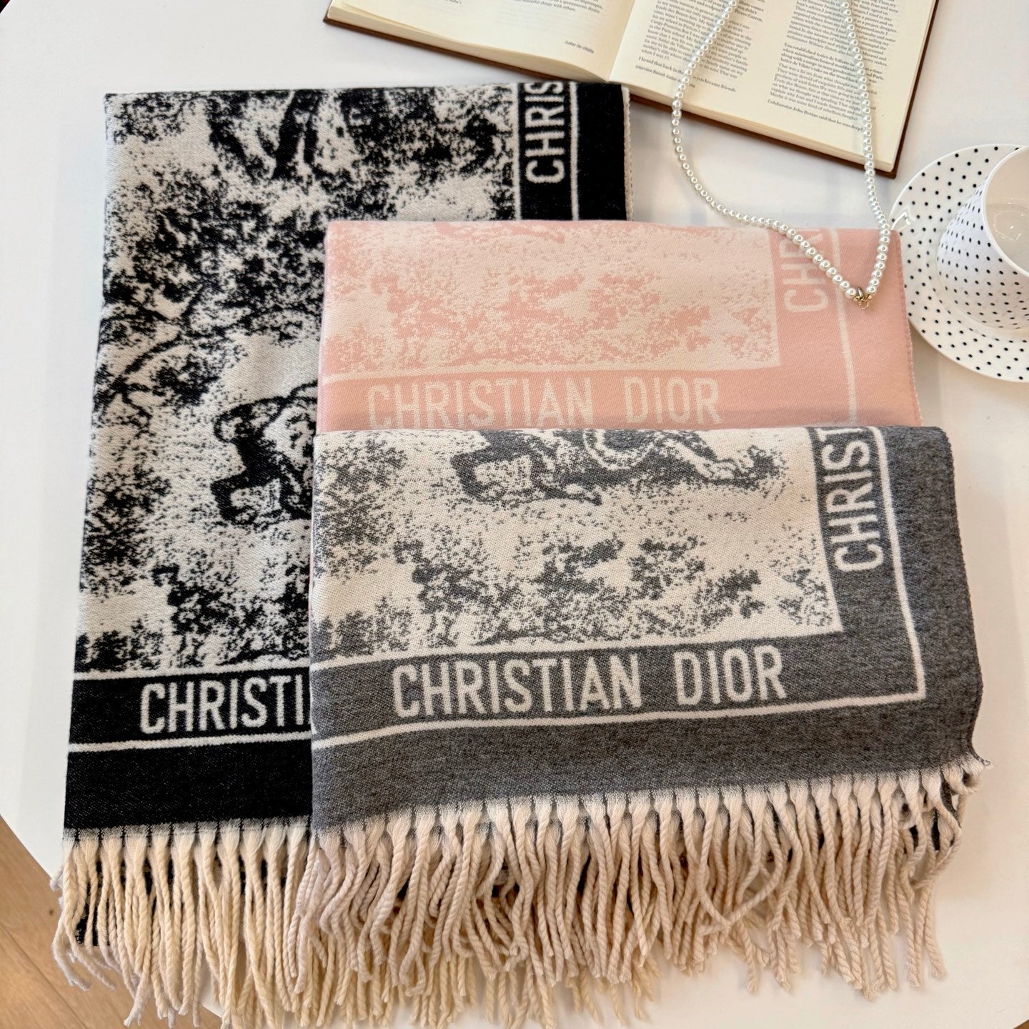 185ZD70WDE Stylish Winter Scarves