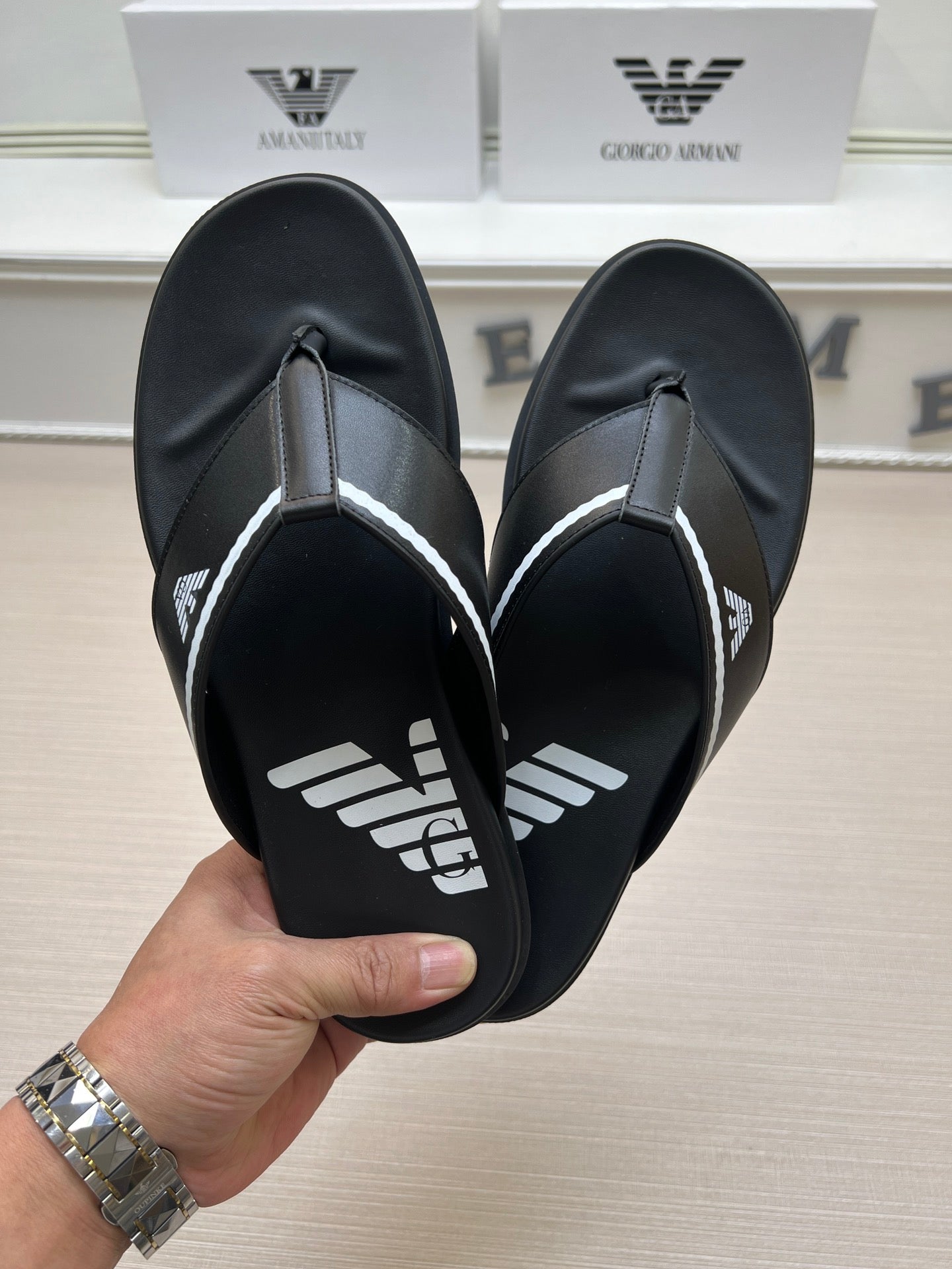 54A102ZDE Stylish slippers