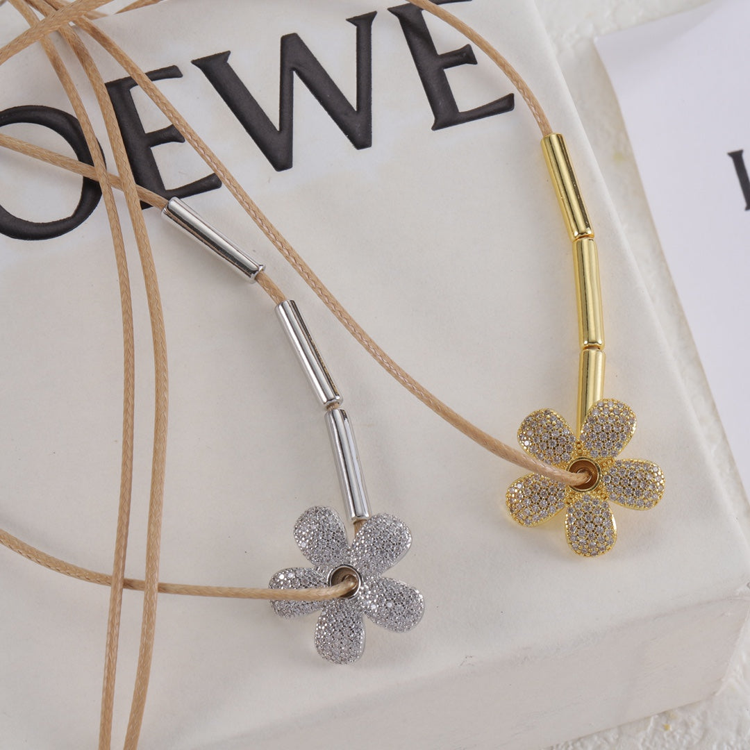 14A958XDE Stylish Necklaces