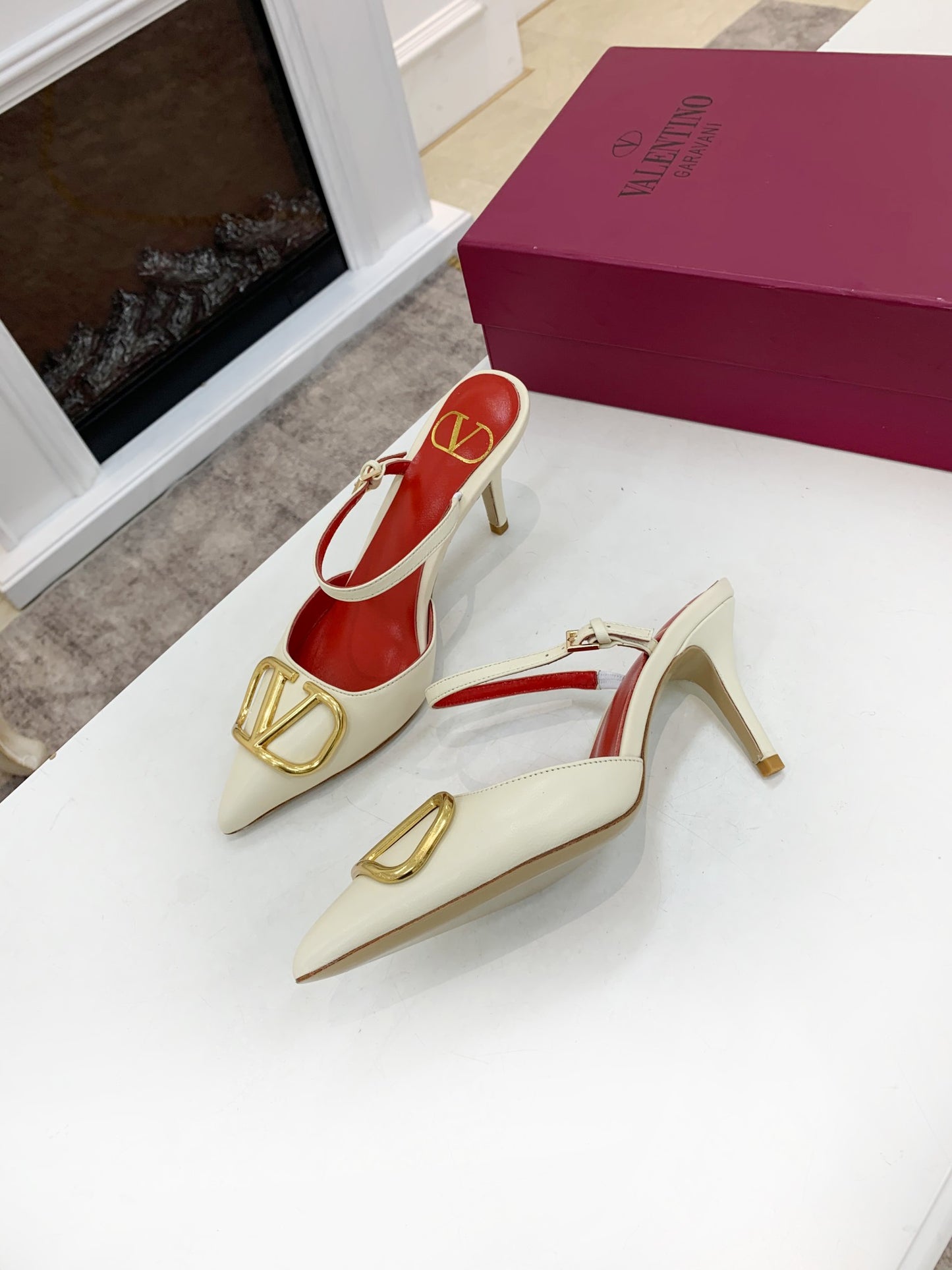 2YVL28ZDE Stylish leather High heels