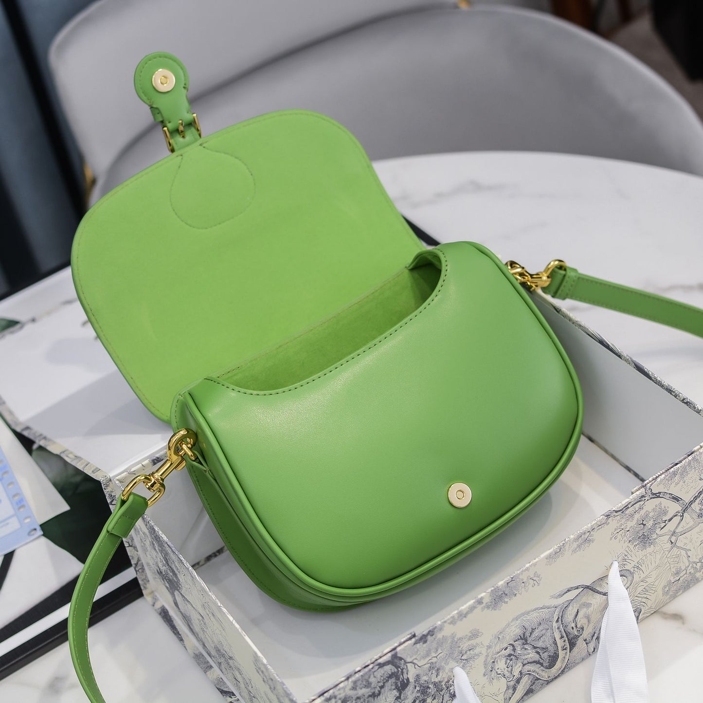 1L48BDE Stylish leather bag