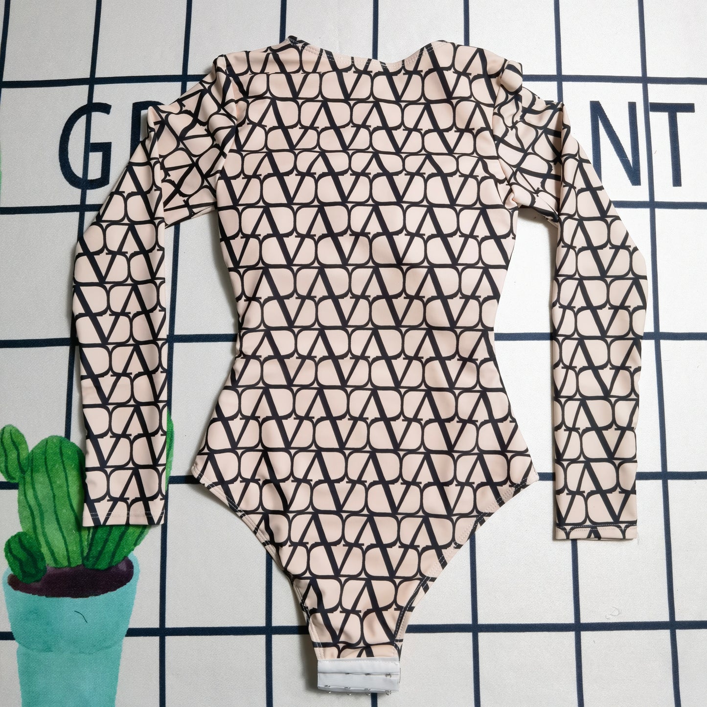 14VL2YDE Stylish Long sleeve swimsuit