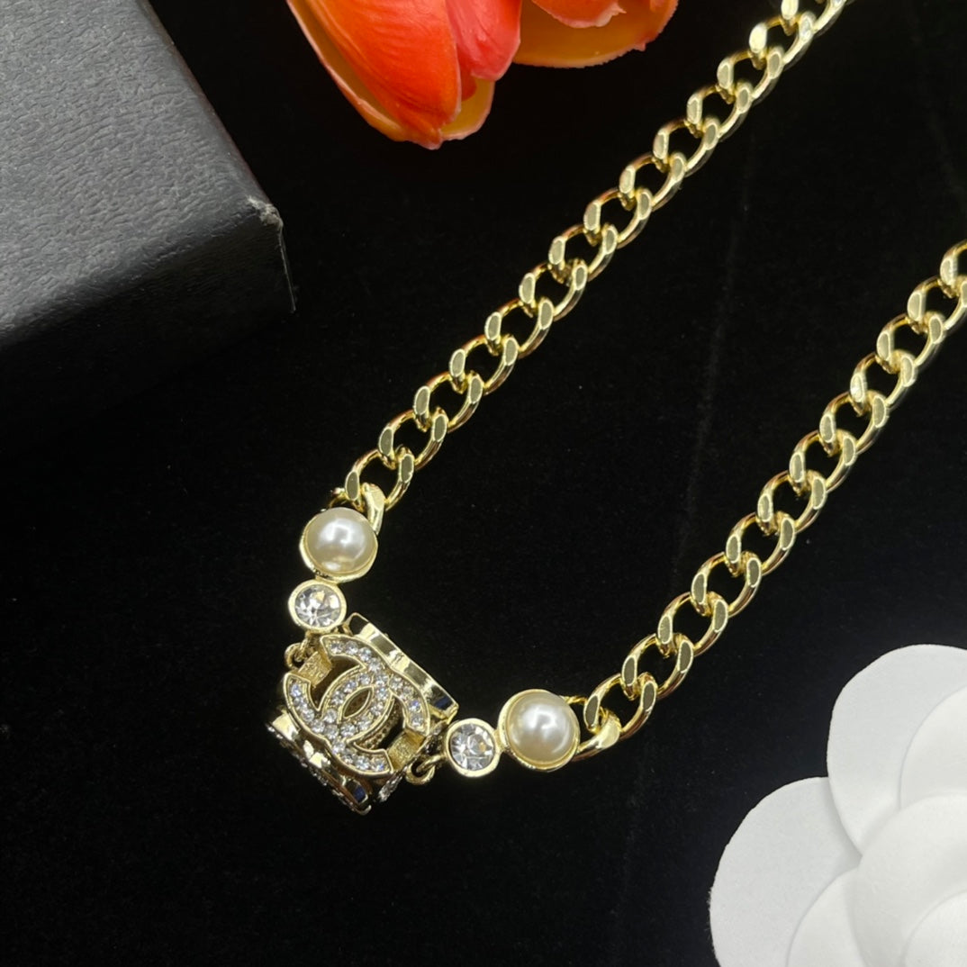 14C923XDE Stylish Necklaces