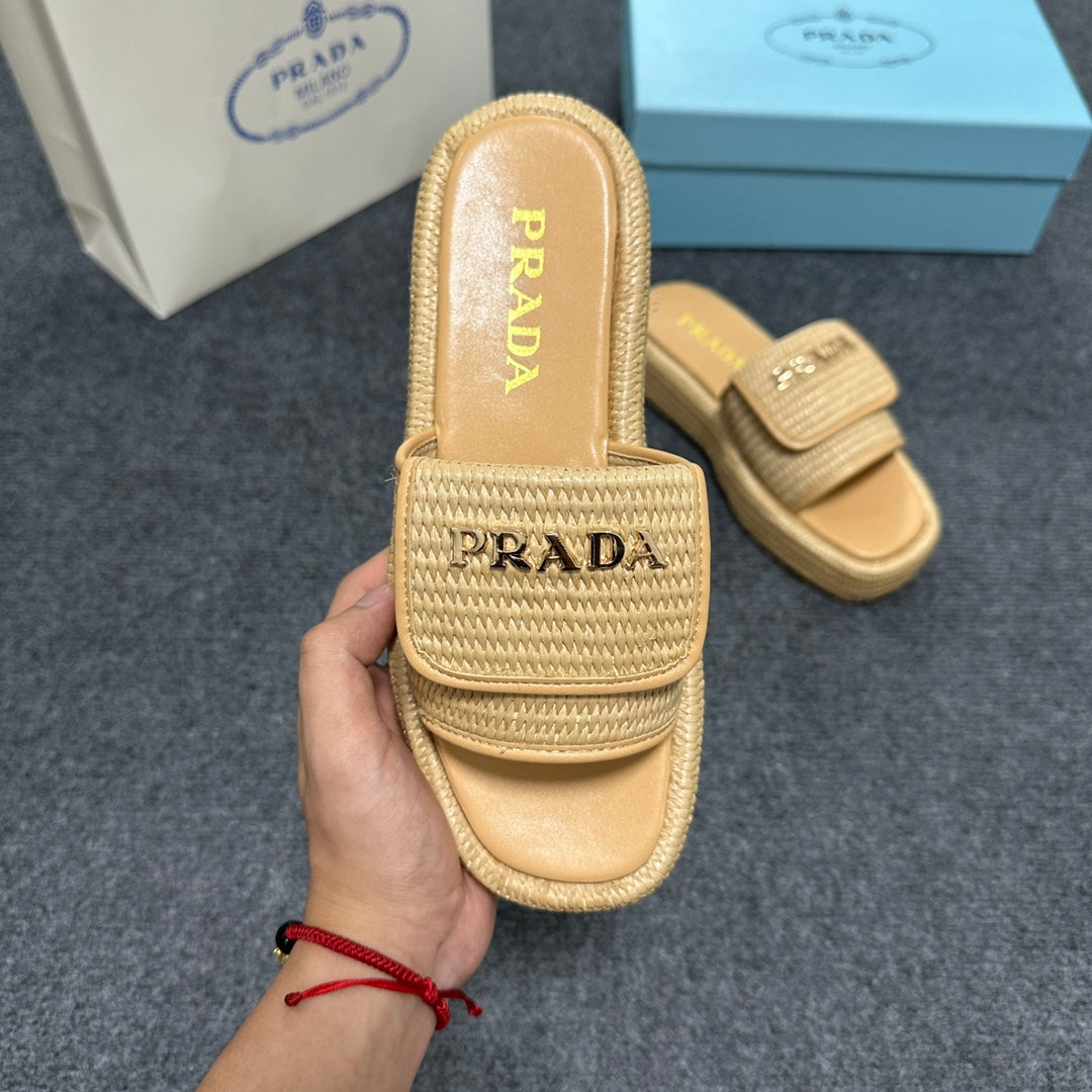 14PD24ZDE Stylish slippers