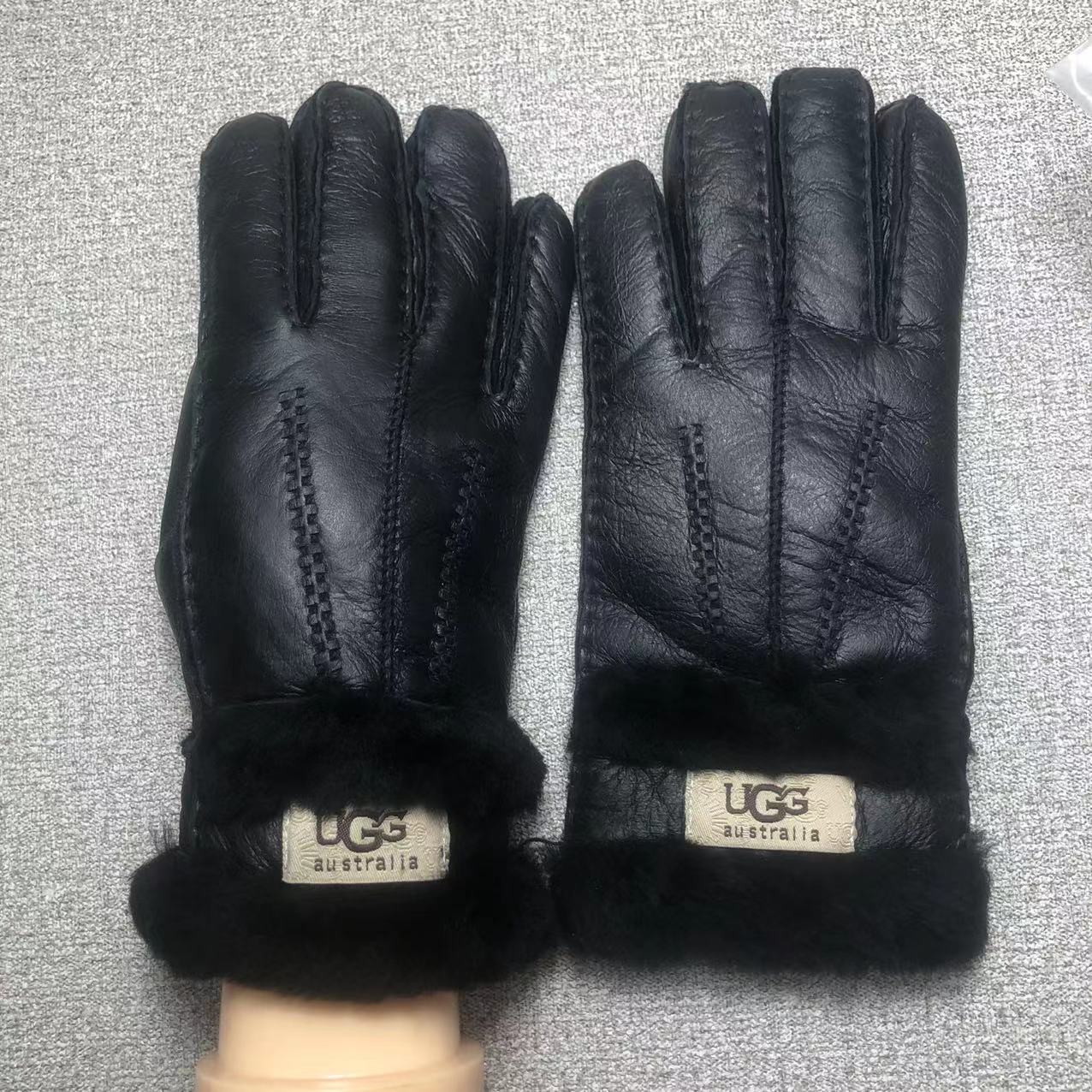 24A77SDE Stylish gloves