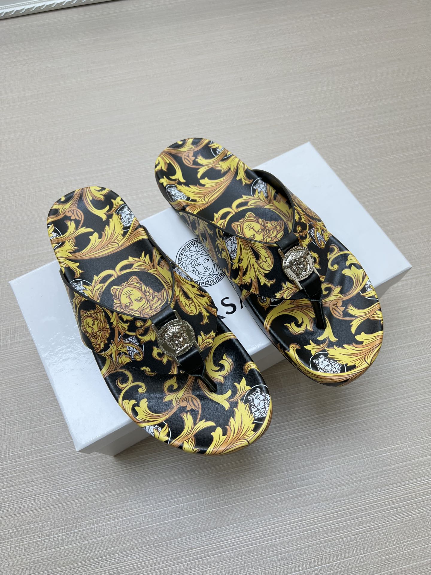 54V96ZDE Stylish slippers